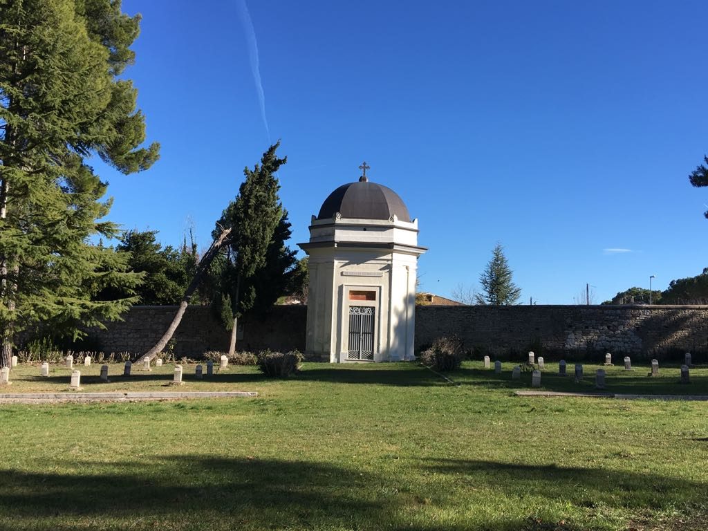 Raffaele Paolucci's tomb, Orsogna (14).JPG
